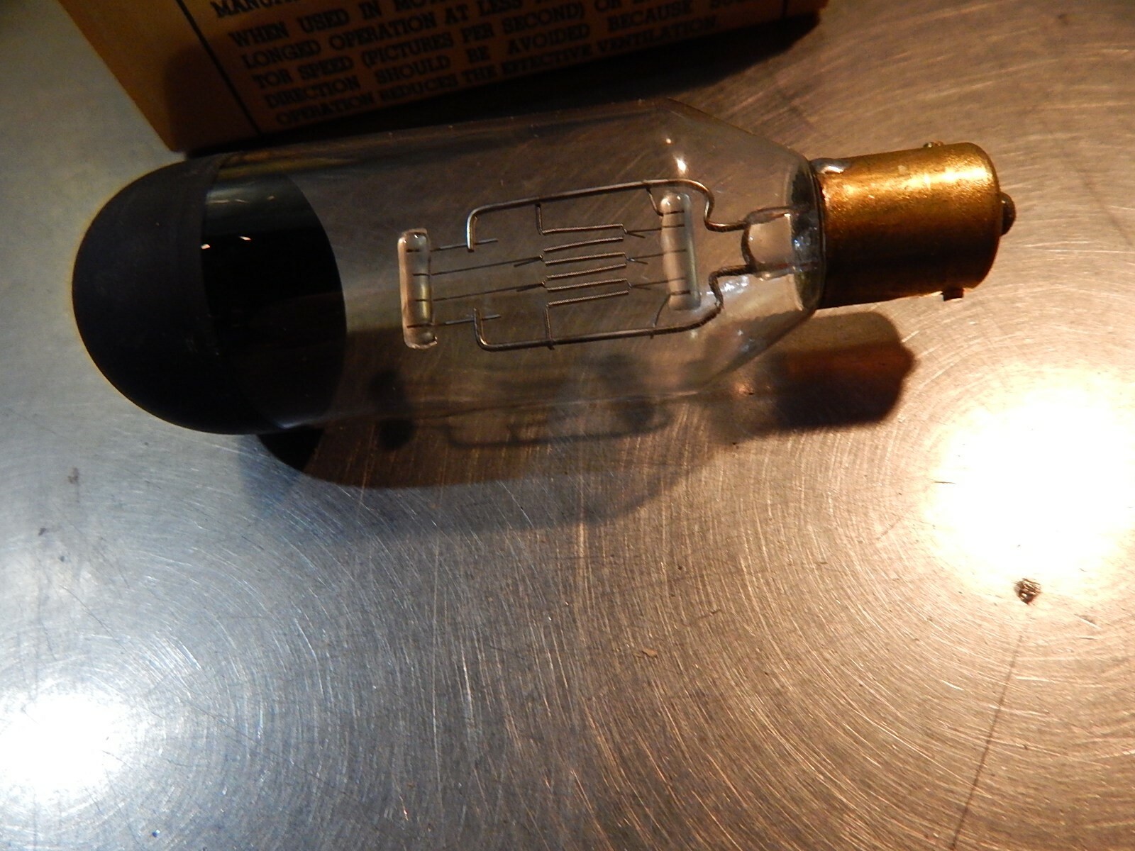 NEW GE CYB 115-120U 300Watts Projector Lamp Bulb *FREE SHIPPING*
