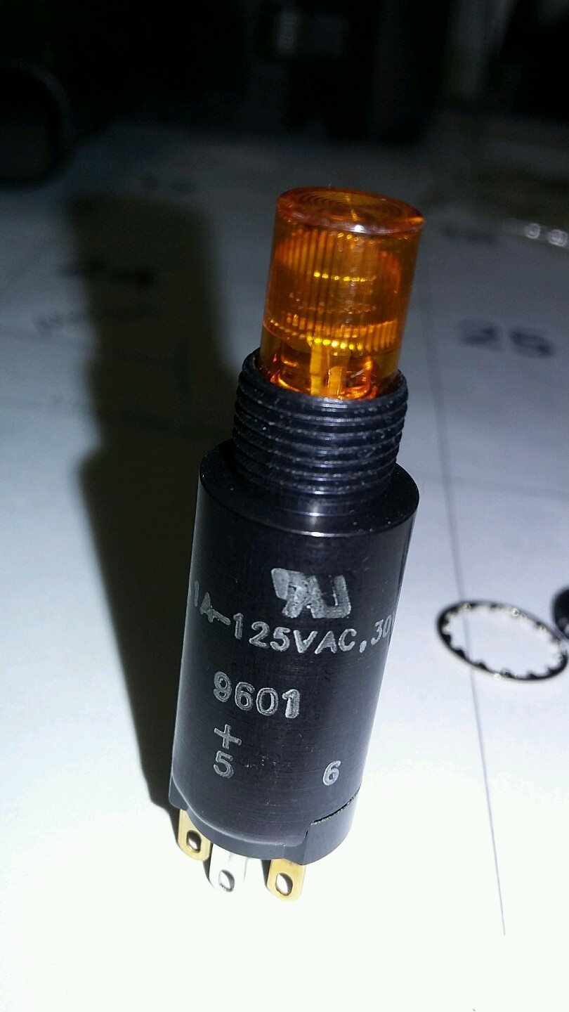 Dialco Dialight 913-1606-1633-525 Orange Push Button Switch loc265