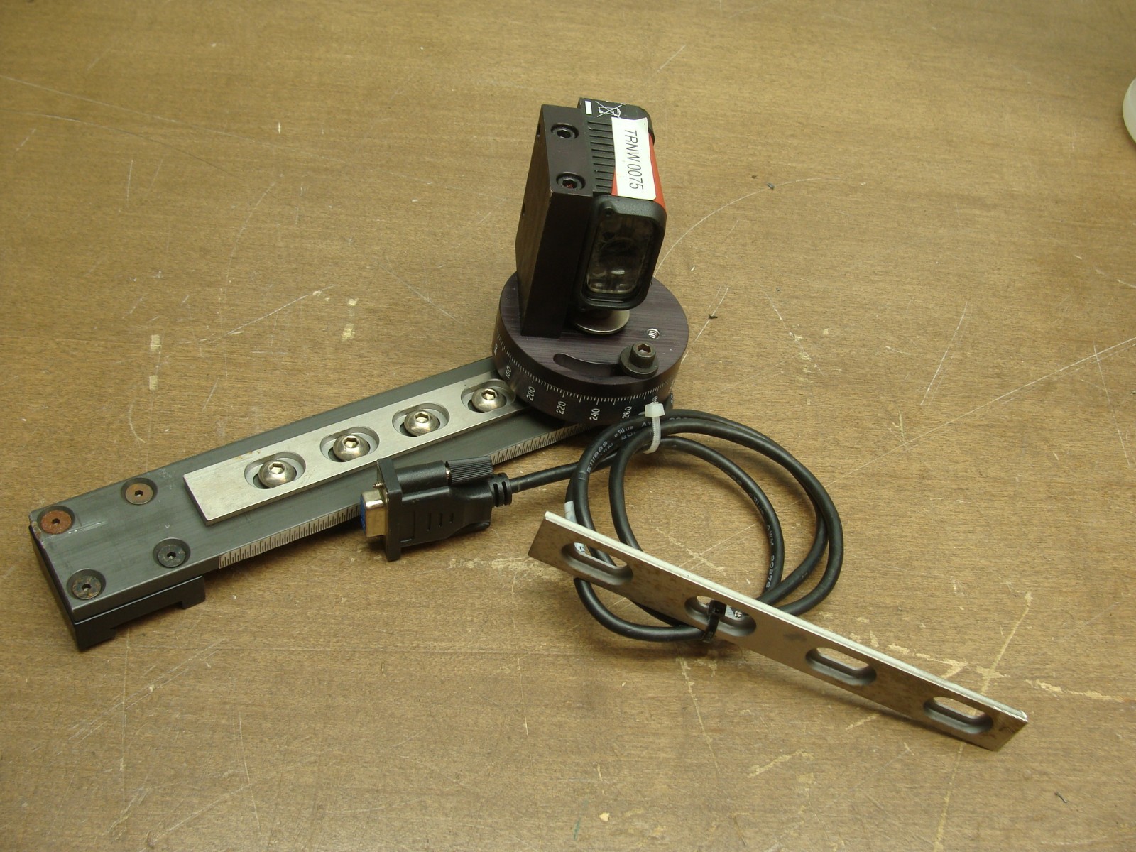 MICROSCAN QUADROS MINI BARCODE SCANNER FIS-6300-0003G W/9038 STAGE/ROTATING DRUM