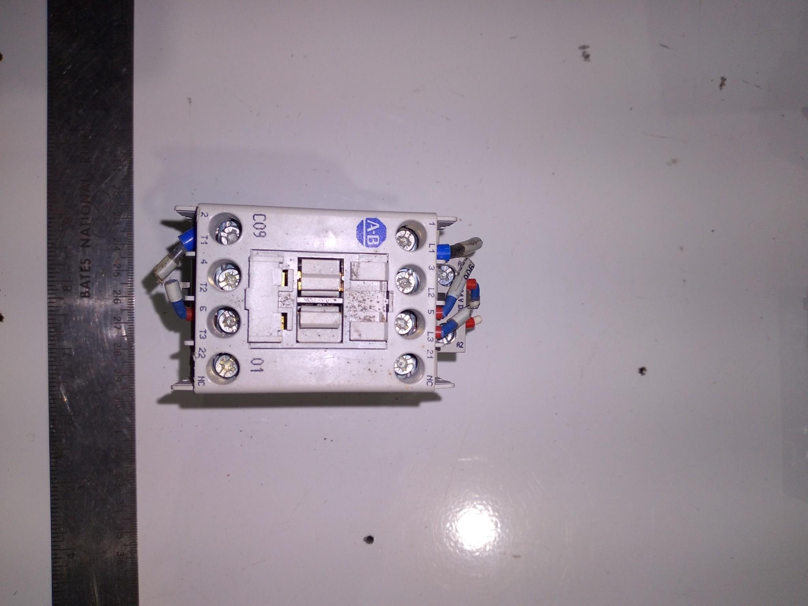 ALLEN-BRADLEY 100-C09D*01 SER A 600V AC