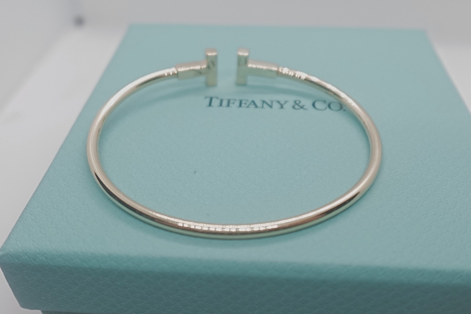 New.Tiiffany&Co.T Wire Bangle Bracelet 18k rose Gold Diamond Size small