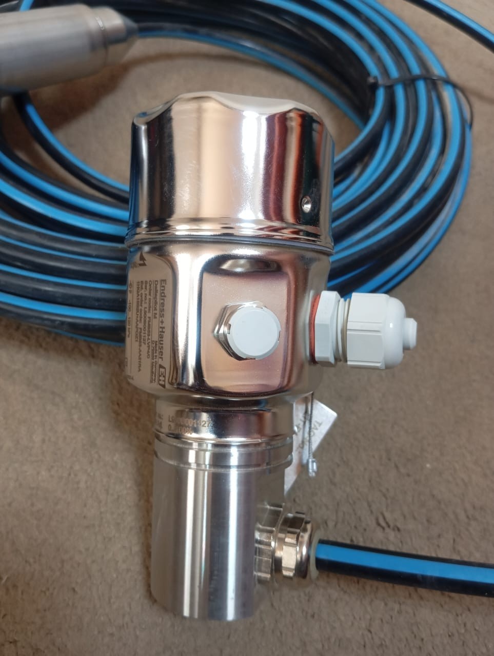 Endress+Hauser / Deltapilot M / Hydrostatic Pressure Transmitter / FMB53-LVP4/0