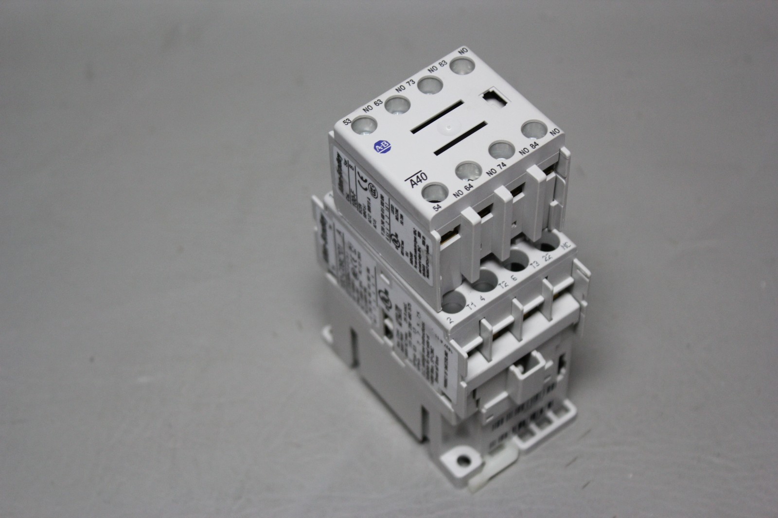 ALLEN BRADLEY C09 01 CONTACTOR 24VDC COIL 100-C09EJ01 SER. A W/ 100-F AUX CONACT