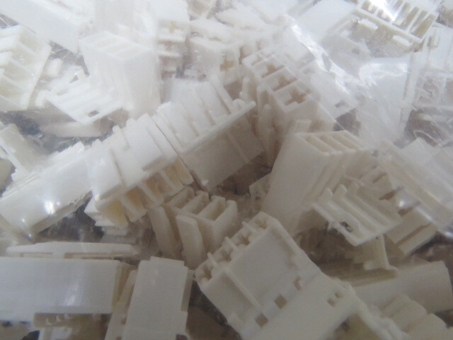 Molex 945504104 Qty of 55 per Lot 5.00mm Pitch Rast 5 PA Polyamide (Nylon) 6/
