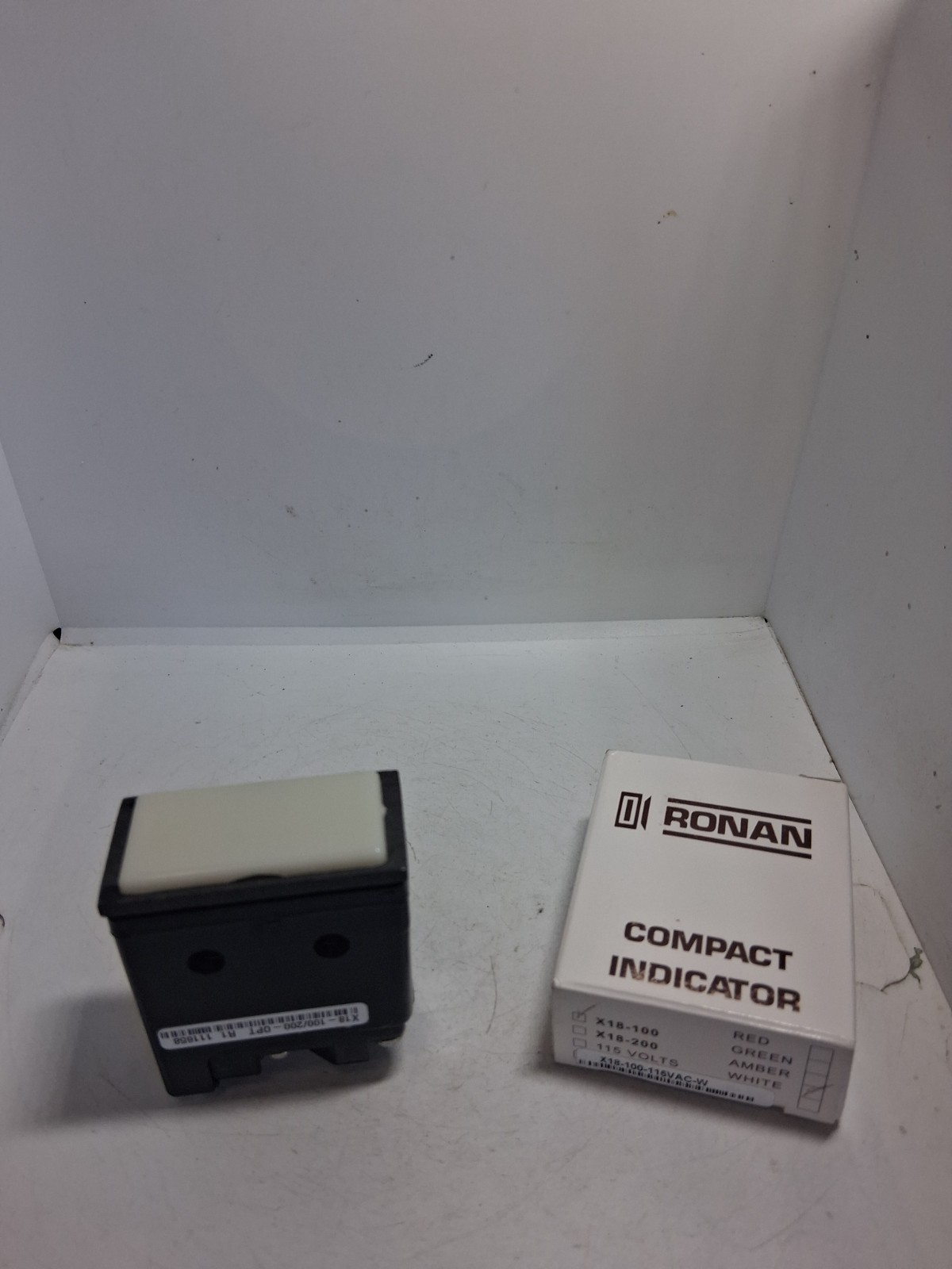 RONAN X18-100-115VAC-W COMPACT INDICATOR WHITE 115VAC NIB