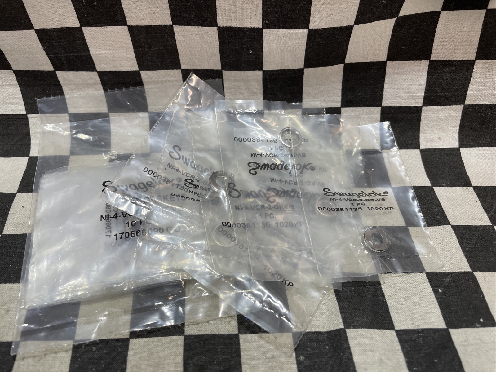 SWAGELOK Unplated Gasket 1/4″, NI-4-VCR-2-GR-VS, Lot Of 23, SHIPSAMEDAY#M64