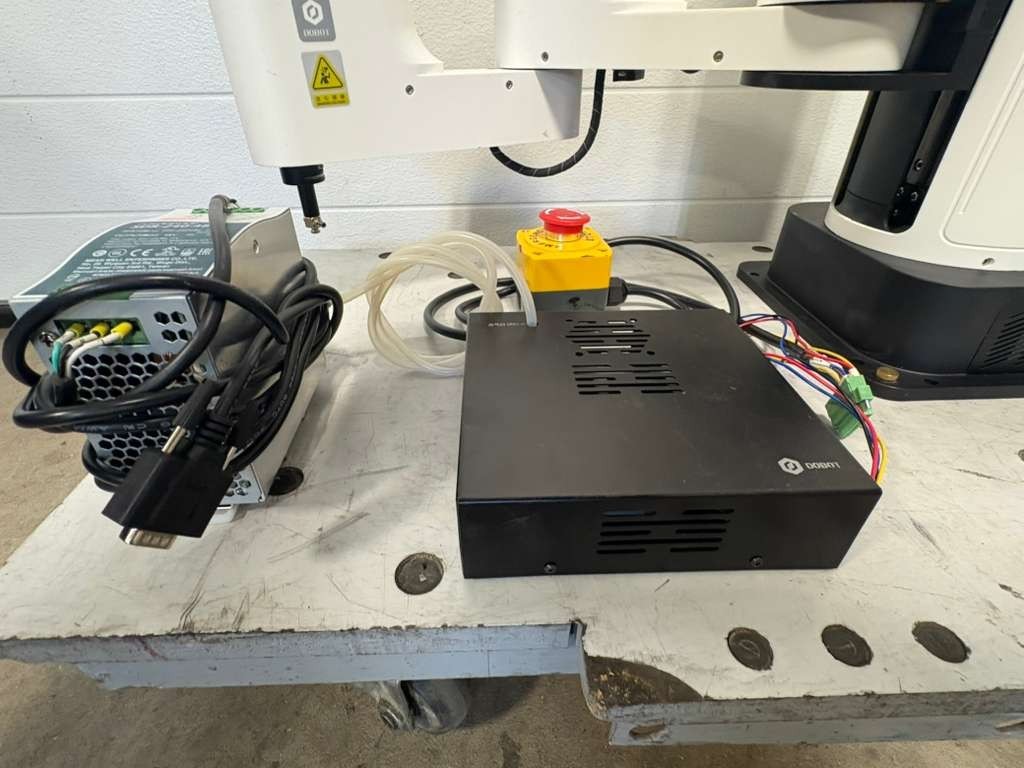 DOBOT M1 Pro Industrial Robotic Arm DT-DB-4R015-00I w/ Mean Well SDR-240-48