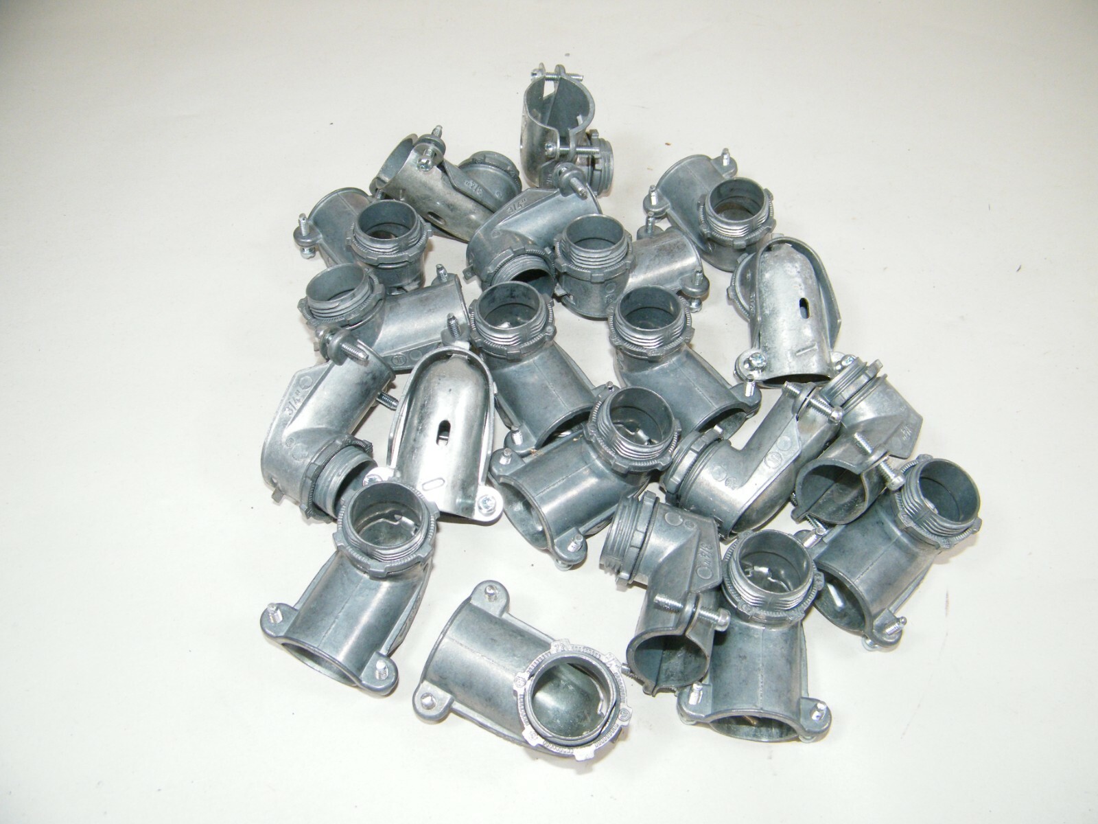 (20) CONDUIT FITTINGS CLAMP STYLE 90 DEGREE 3/4″ CONNECTOR