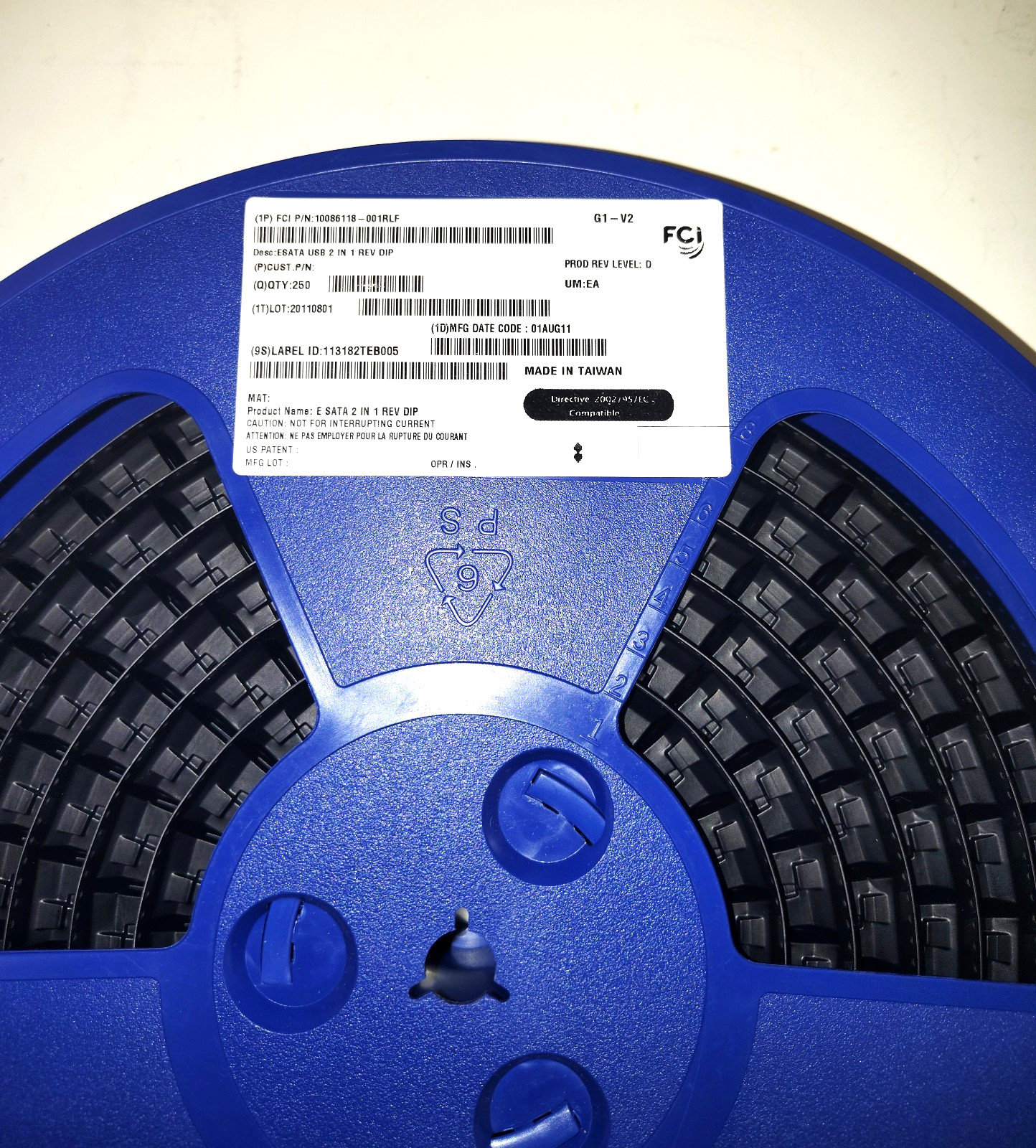 Amphenol FCI 10086118-001RLF ESATA USB 2 IN 1 REV DIP 200 Pcs
