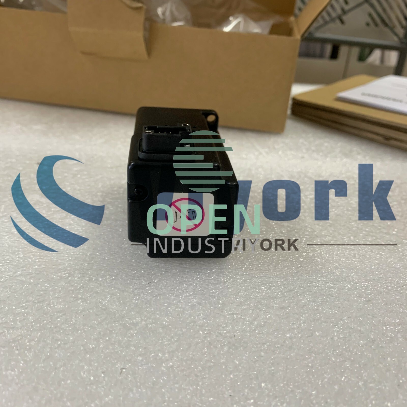 1PCS New in box Yaskawa SGMAS-A5ACAB1 AC SERVO MOTOR 50W 200V 3000RPM