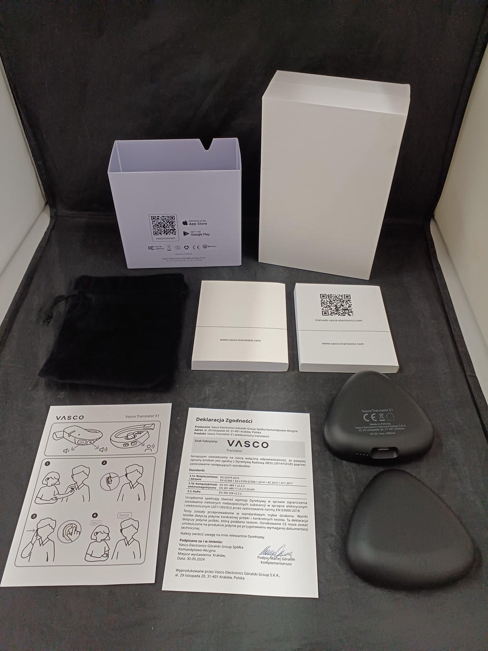 Used Vasco E1 earbuds Translator 50 languages with two earphones right side