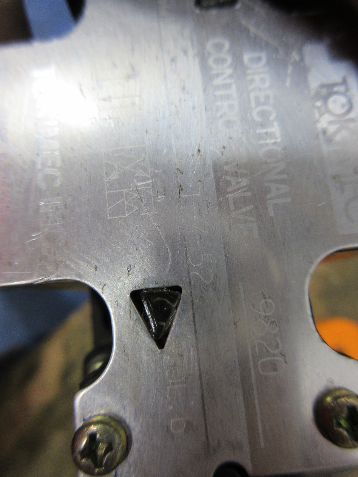 MATSUURA MC-1000VGX CNC MILL DG4V-3-8C-M-P2-T-7-52 TOKYO KEIKI VALVE