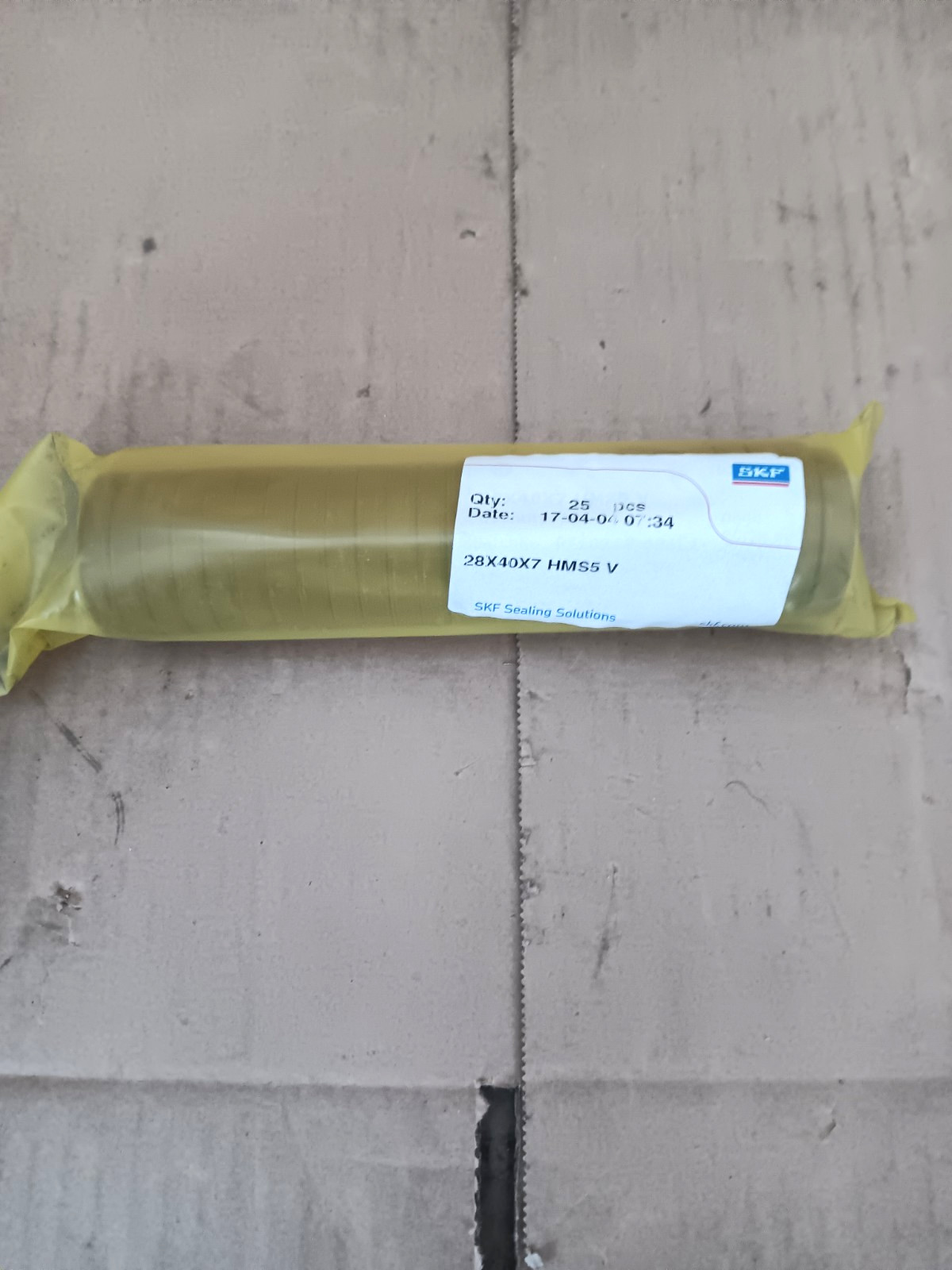 SKF Radial Shaft Seal 28x40x7 HMS5 V