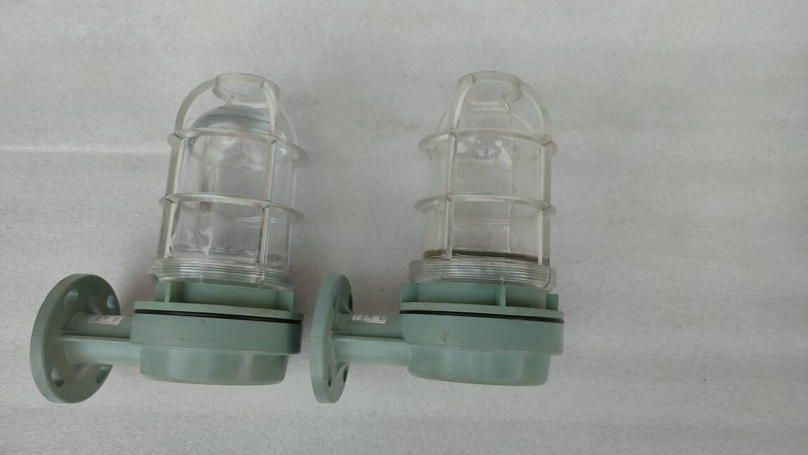 WB-2B MARINE WALL LIGHT 220V 60W IP56 LOT OF 2