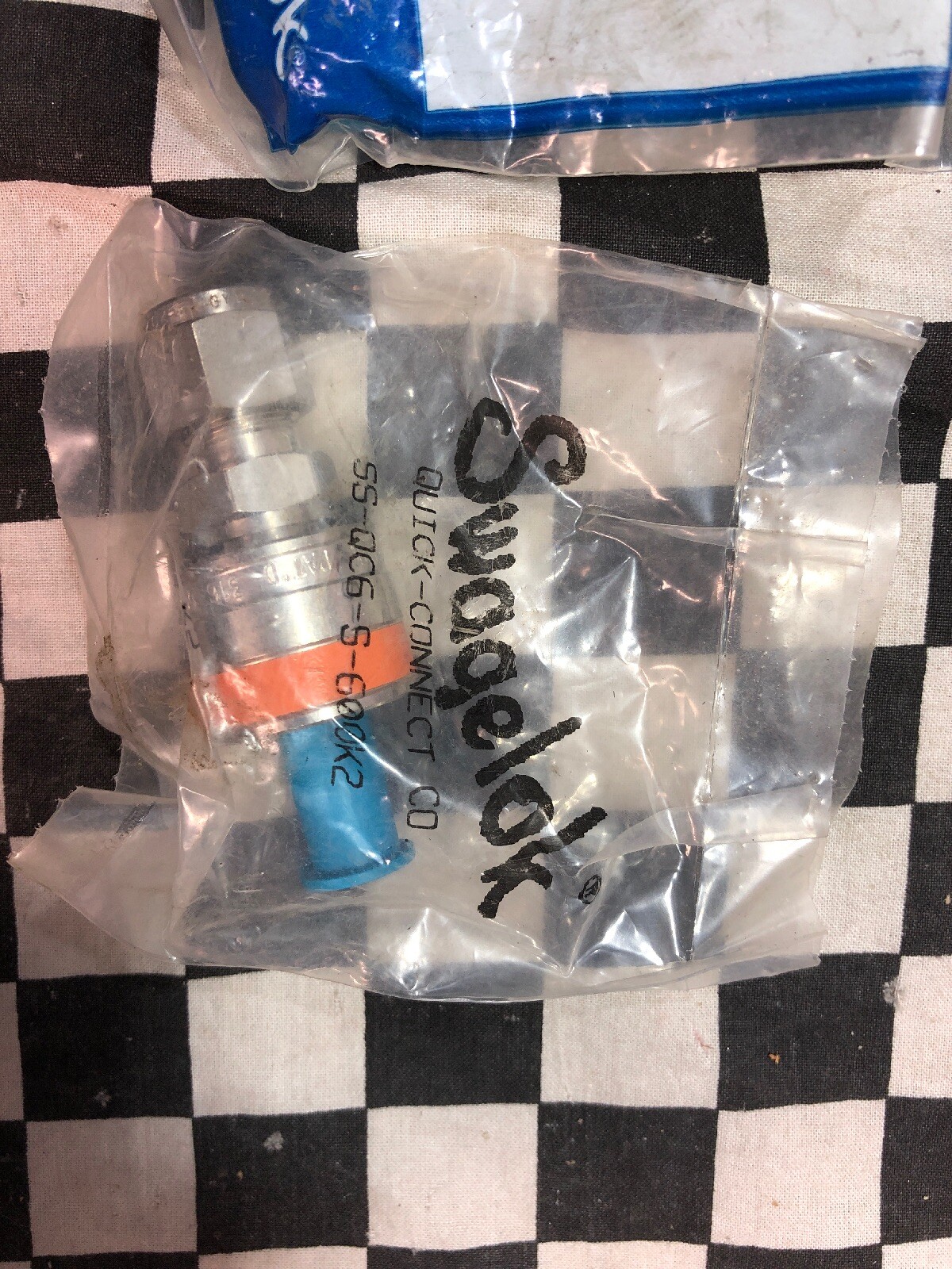 4x Swagelok Quick Connect, SS-QC6-B-4PMK2 & SS-QC6-S-600K2 & SS-QC4-S-4PFK2