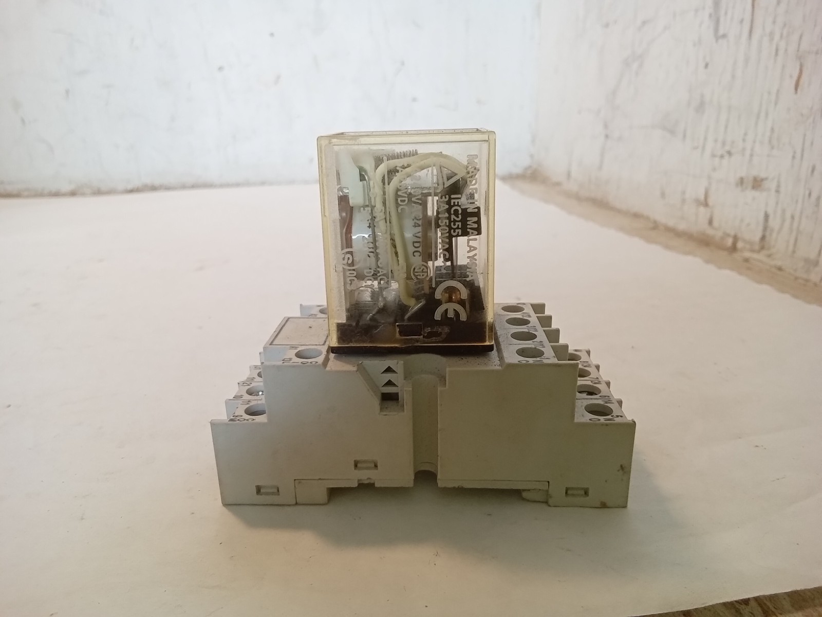 Allen Bradley 700-HN103 Series C Relay Socket with Omron MY4N (Q4A)