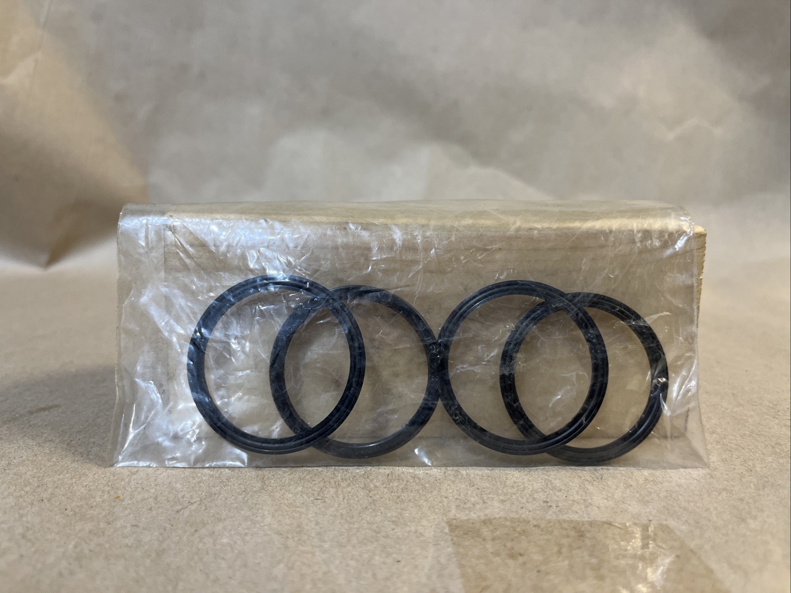Lot of 4 – Accuride US-90URE-1-1/2×1-3/4×1/8 Seal