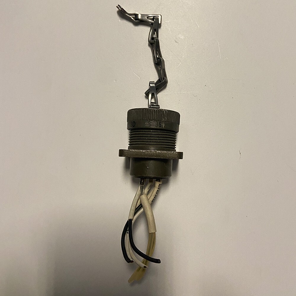 A lot of 9 Amphenol 9836 Cannon Connector 07418-MS25043-18D