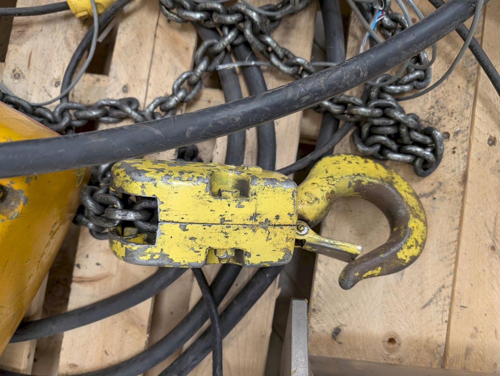 Yale 2-Ton Hoist & Tilt Lock Crane KEL2-107H71/252 | 4000 lb Cap | 460V 3PH | LS