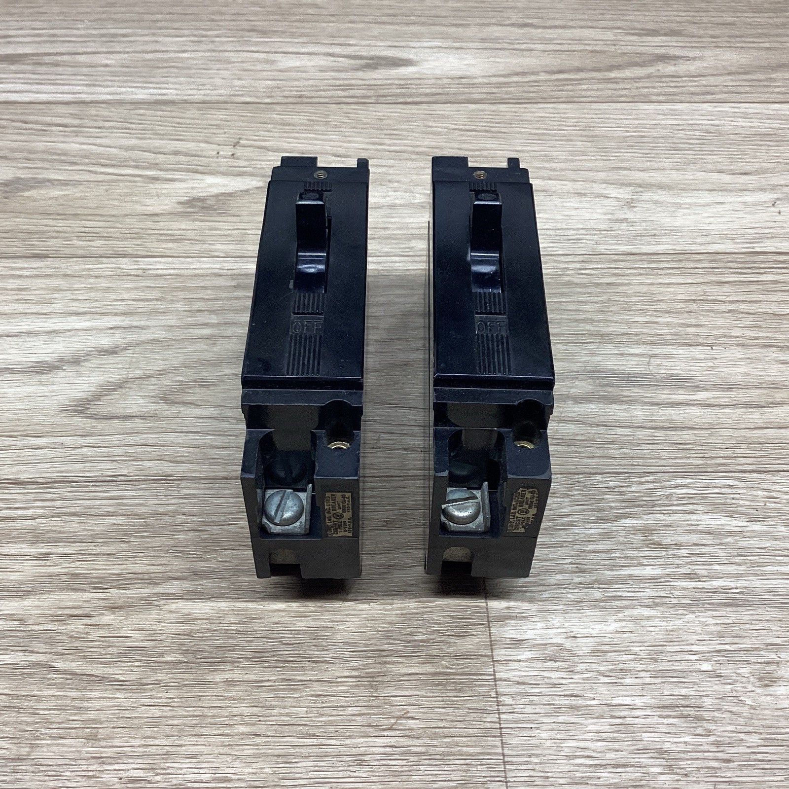 LOT OF 2 WESTINGHOUSE E1020 20 AMP 1 POLE CIRCUIT BREAKER #819PT158*CO