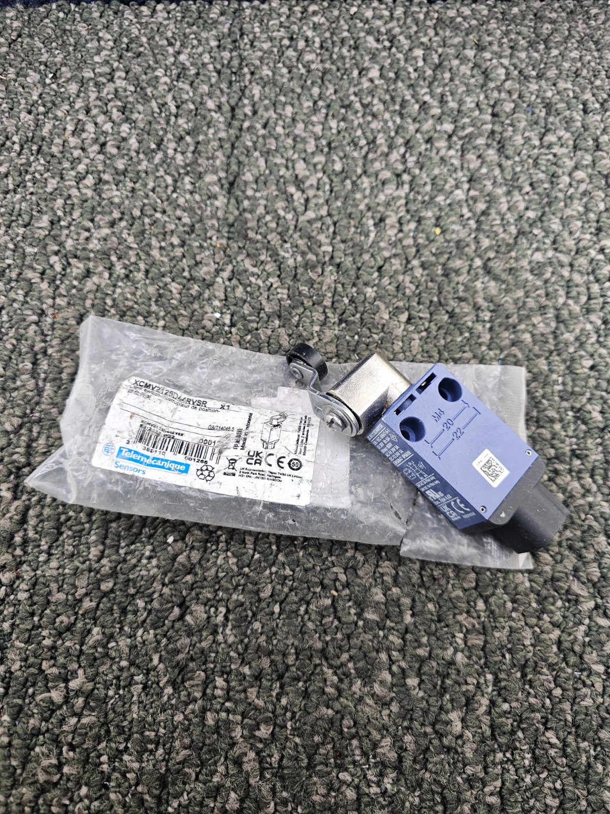 Telemecanique Sensors XCMV2125D44RVSR Sensor Limit Switch