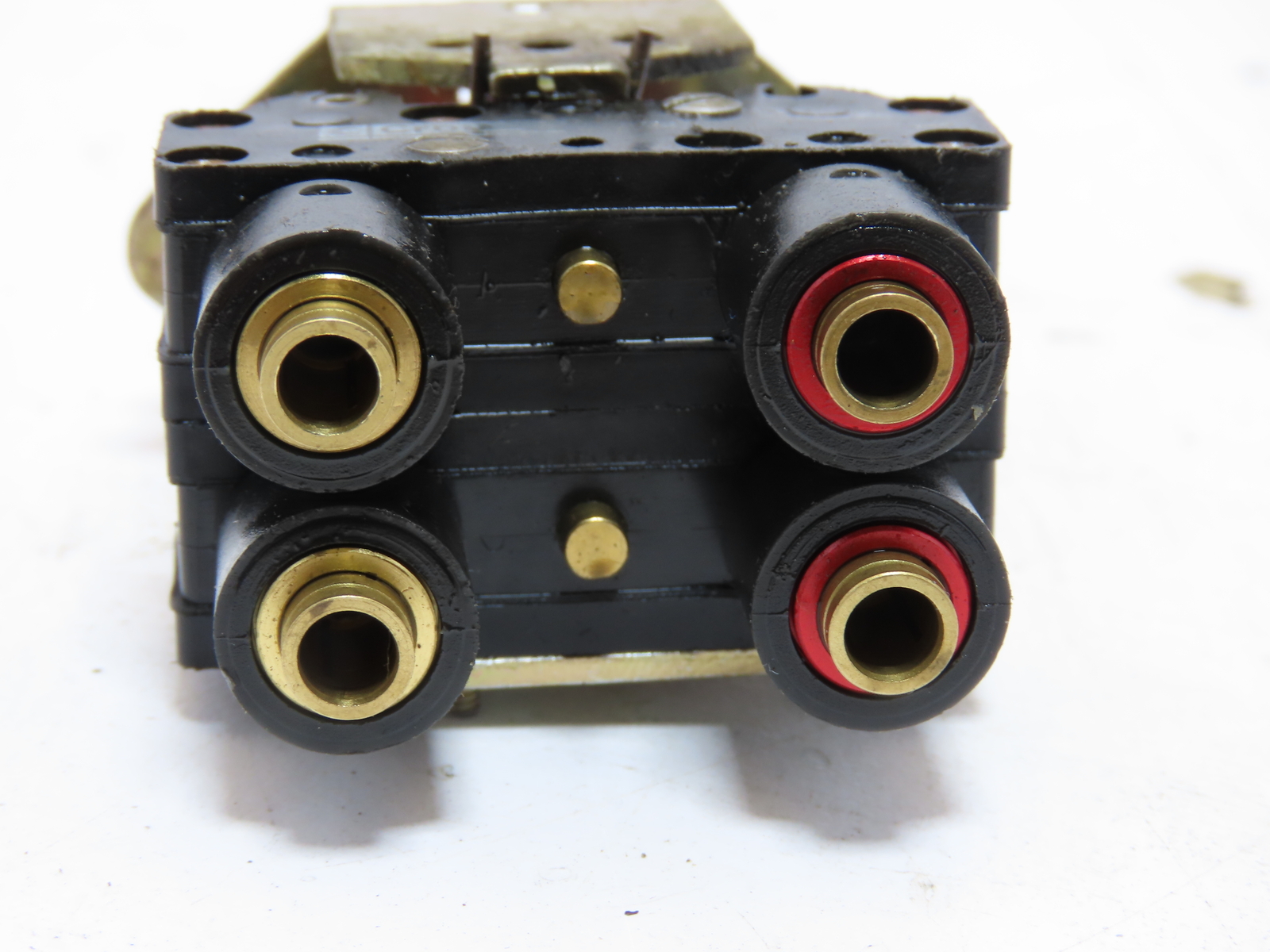 Pneumatic 2-way Momentary pneumatic switch Push-In Connection 4MM Diameter