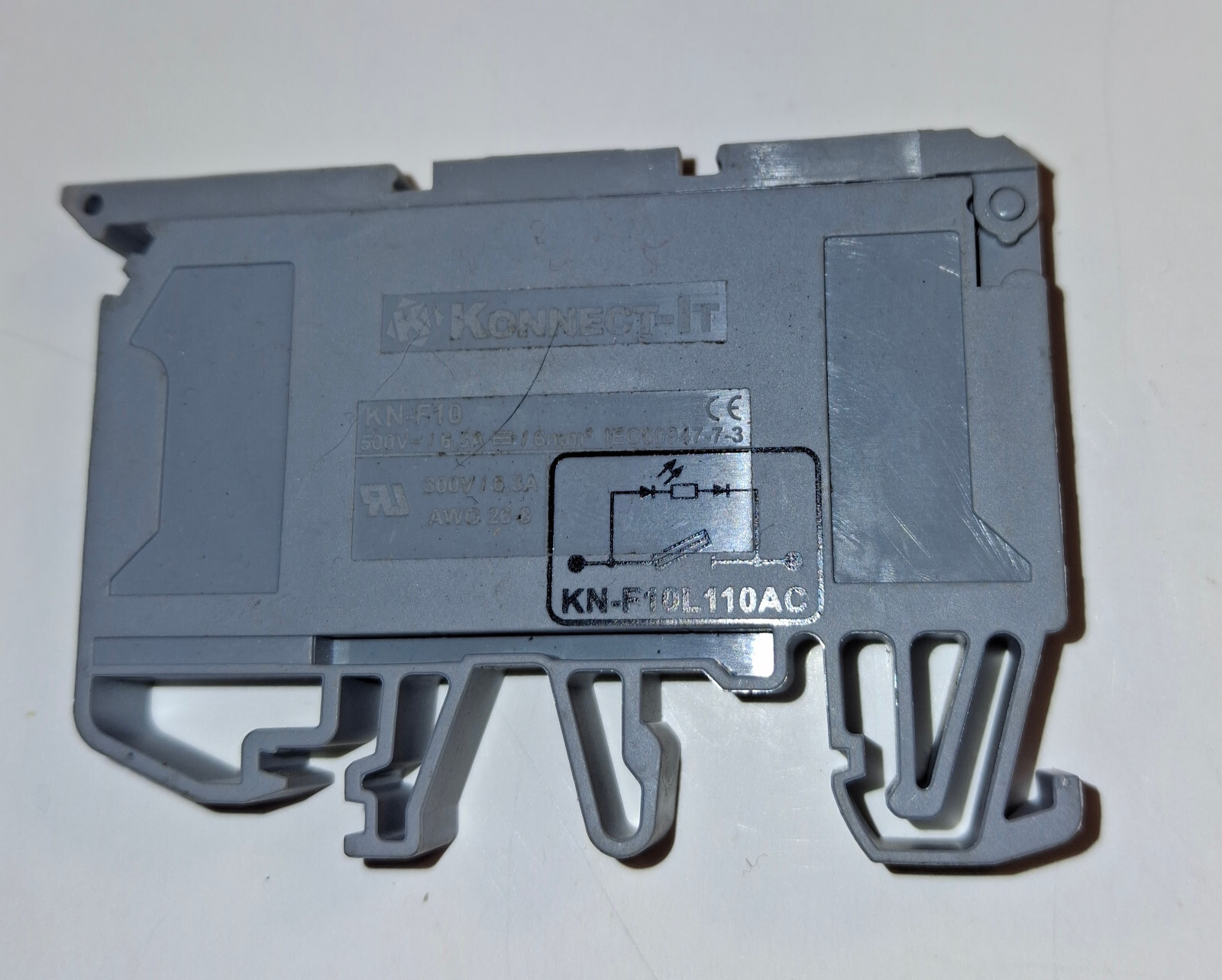 12 NEW KONNECT-IT KN-F10L110AC FUSE HOLDERS NNB ***MAKE OFFER***