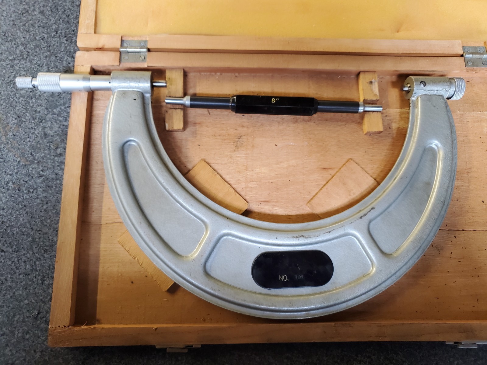 MG 8-9″ Micrometer .0001″ Precision Measuring Tool With Wooden Case