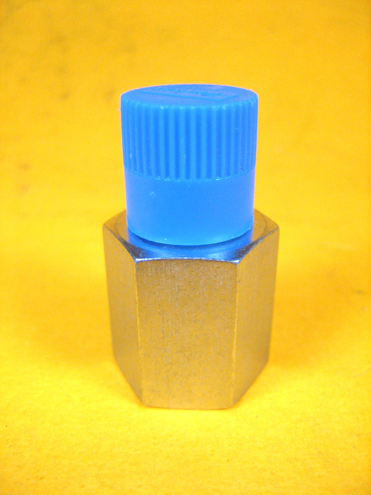Parker 1/4″ FNPT x 1/4″ MNPT Reducing Adapter, Zinc Coated