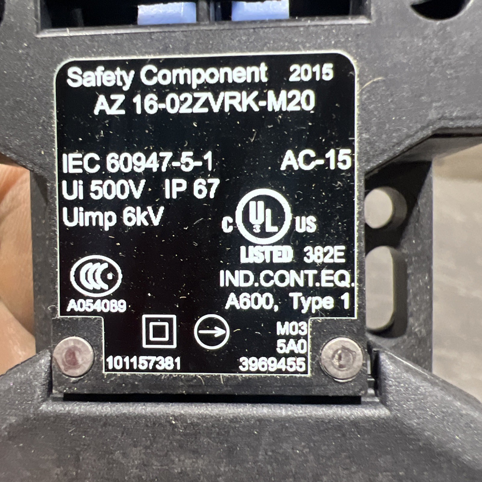 Schmersal Safety Switch AZ16-02ZVRK-M20 Nos Surplus