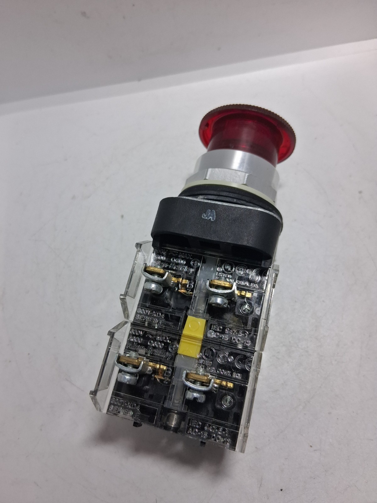 ALLEN BRADLEY 800T-FXTQ24RA5 PUSH PULL TWIST ILL RED 2 POS 2NCLB SERIES T