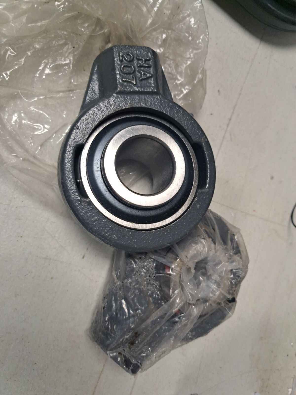 LOT OF 2 Peer Hanger Bearing UC207-20 Shaft 1 1/4” Thread Size 3/4 – 14 HA207