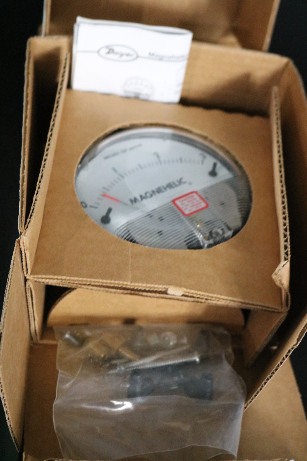 Dwyer Magnehelic Pressure Gauge Model 2003 with Accessory Package NOS