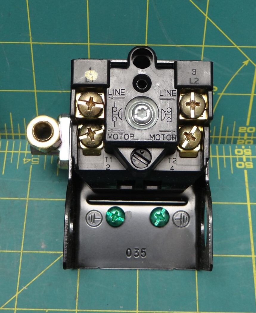 CAT Switch-Press P/N 157-0229, NSN: 5930-01-573-2119, D02M04Y09P4723