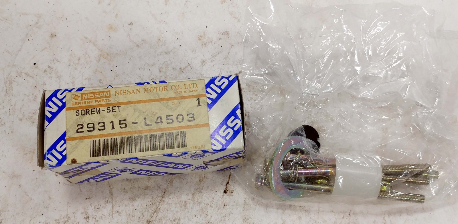 1 NEW NISSAN 29315-L4503 SCREW SET NIB ***MAKE OFFER***