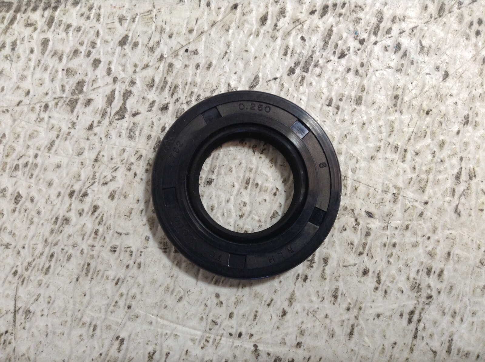 R.L.H 8101 19471 B Oil Seal 1.782 0.250 TC 1.000 P124594 Lot of 20 New (TSC)