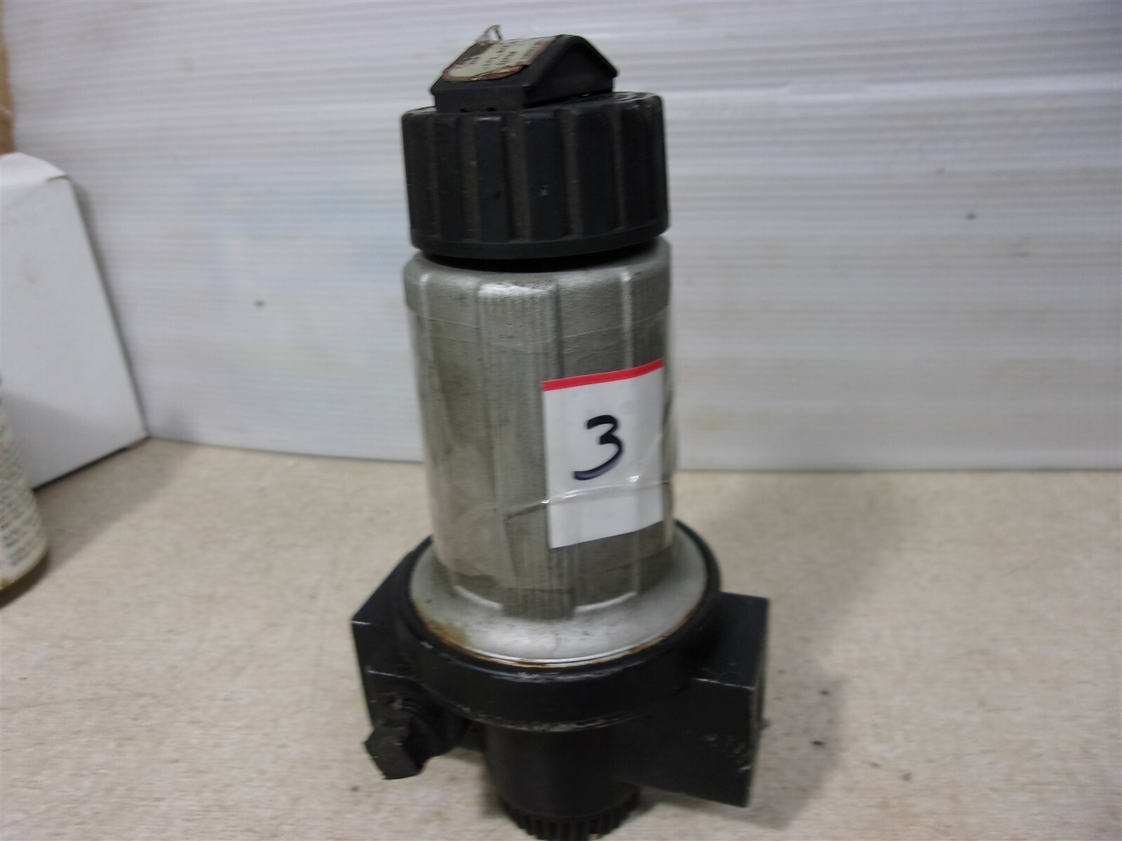 Master Pneumatic Model R100 Regulator #3 *FREE SHIPPING*