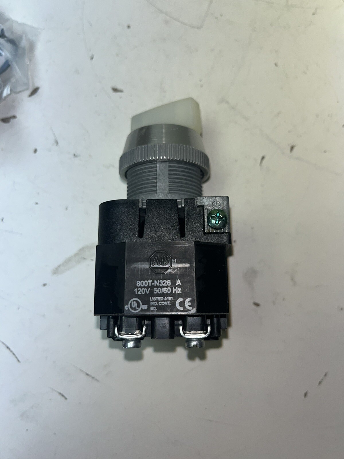 New ALLEN-BRADLEY 800T-16HW2KB6AX 30mm ILLUMINATED SELECTOR SWITC New In Box