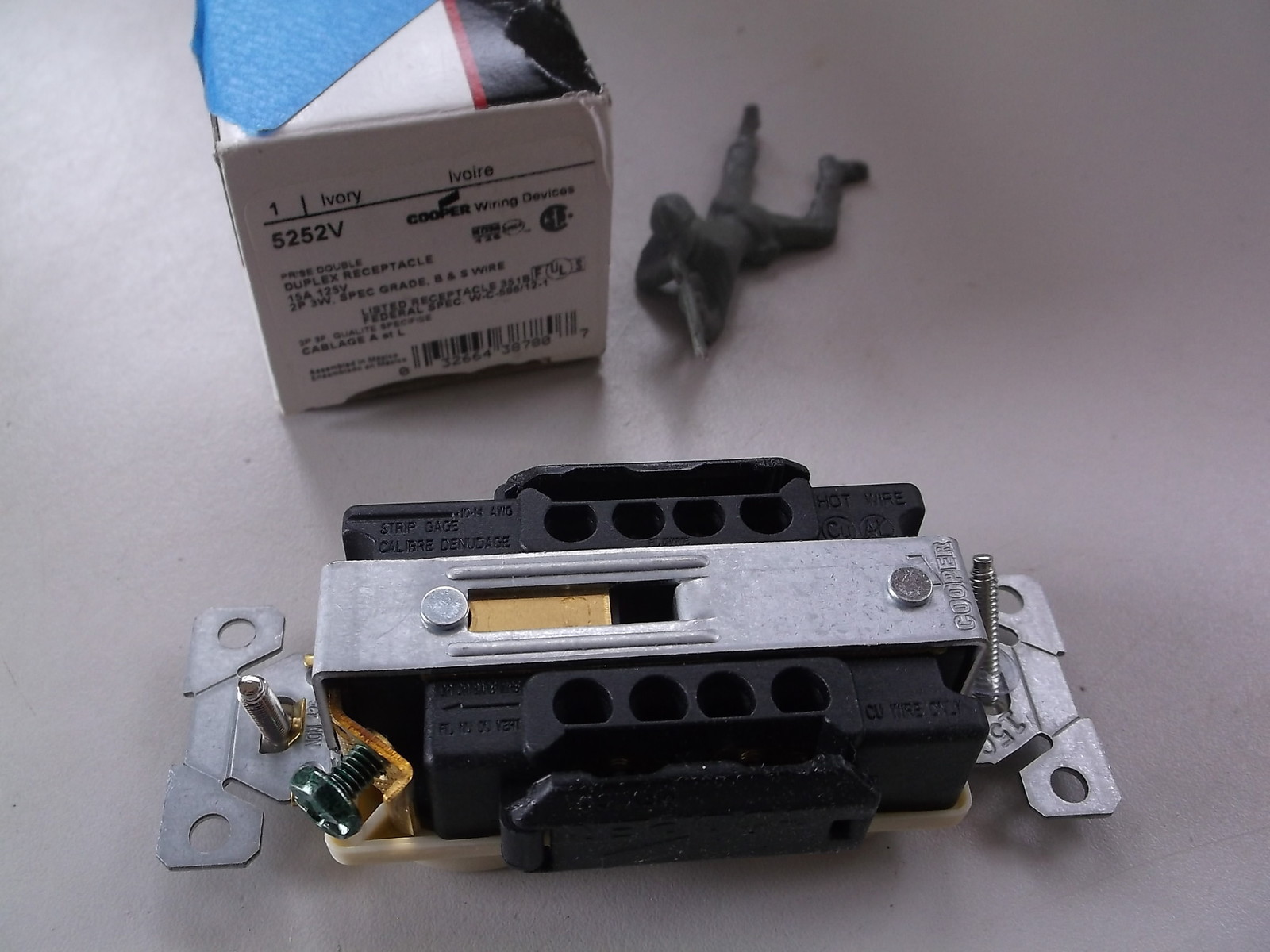 NEW Cooper 5252V Arrow Hart Ivory Duplex Receptacle *FREE SHIPPING*