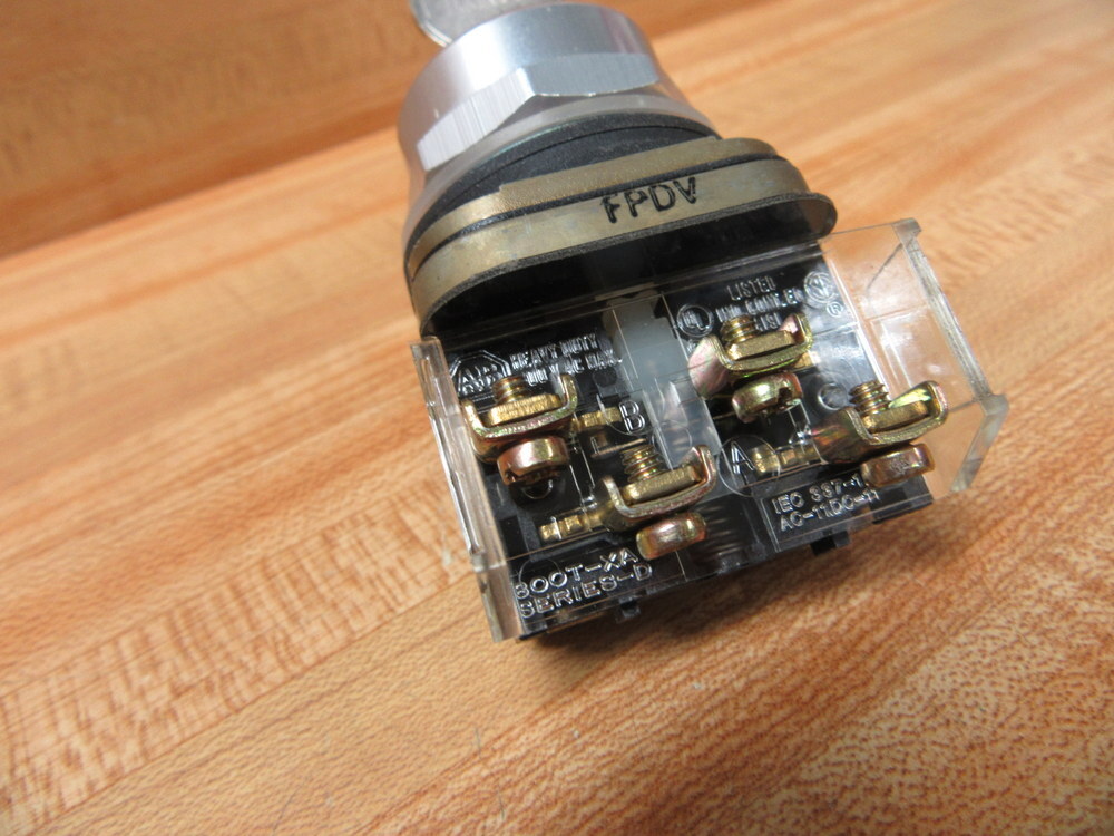 Allen Bradley 800T-E12A Push Button Switch Standard Cylinder Lock