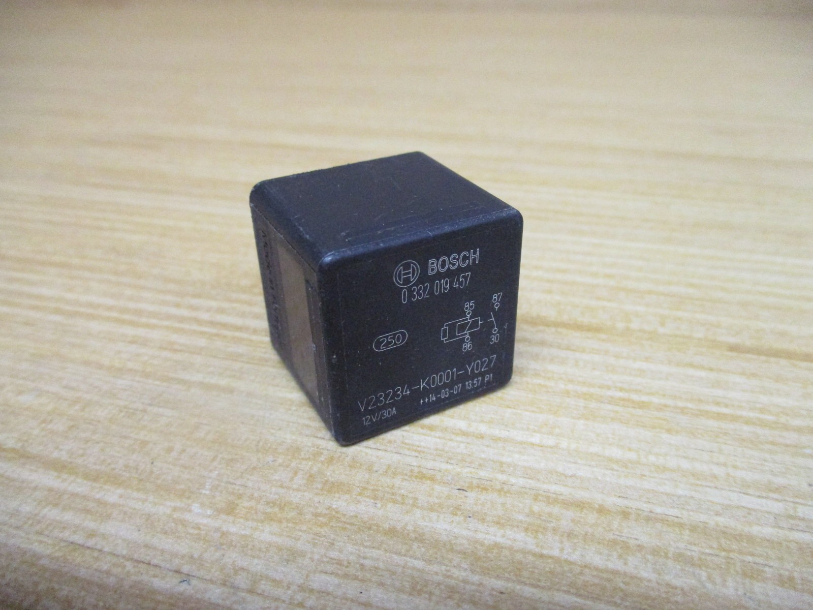 Bosch 0 332 019 457 Relay V23234-K0001-Y027