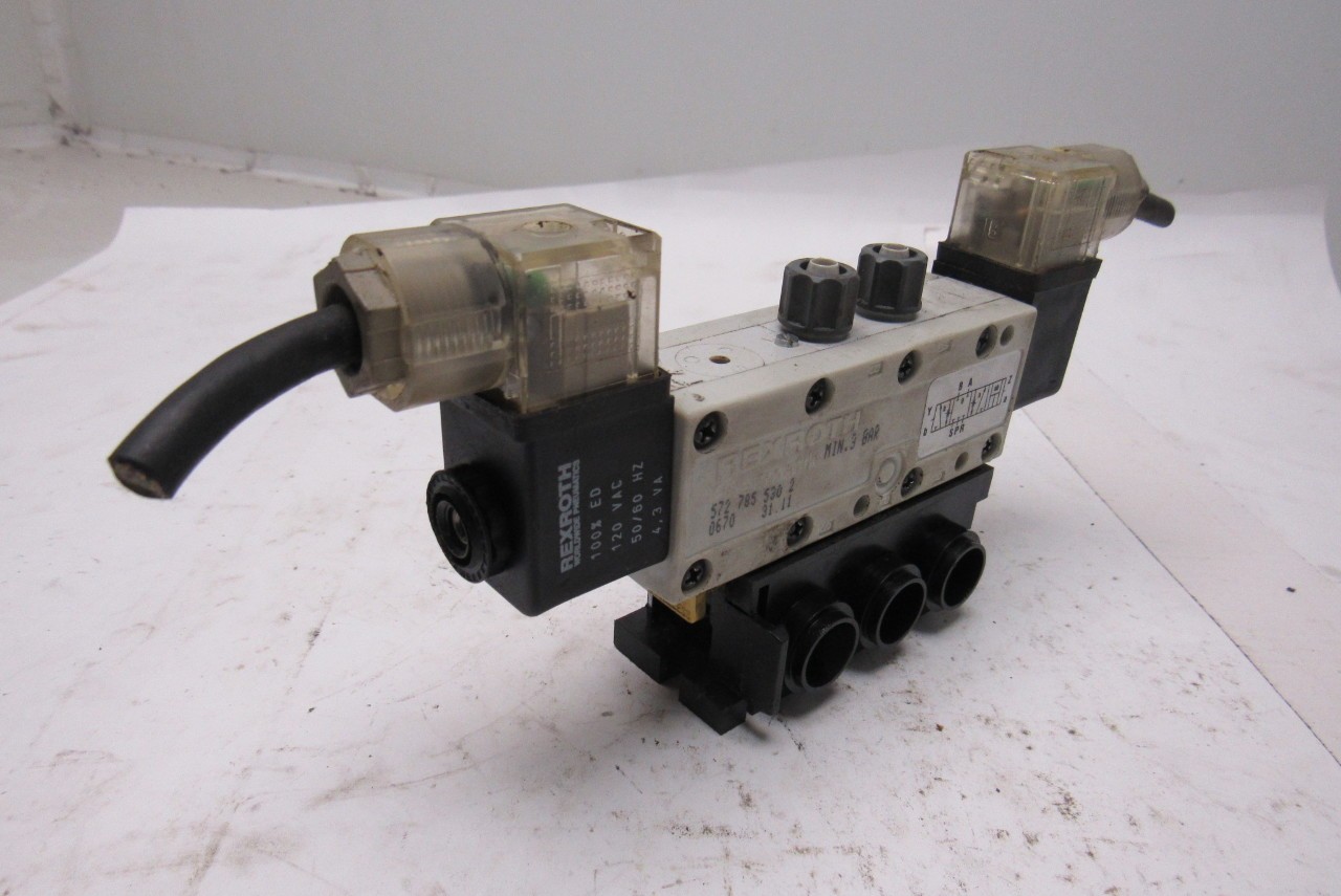 Rexroth R432016670 5/3 Position Closed Center Solenoid Control Valve 120V Coil
