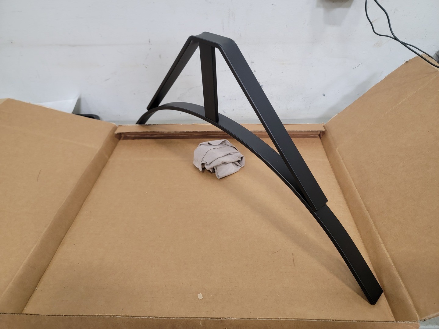 SURPLUS NEW CHATSWORTH PRODUCTS 11959-724 24″ Corner Bracket Black , CM
