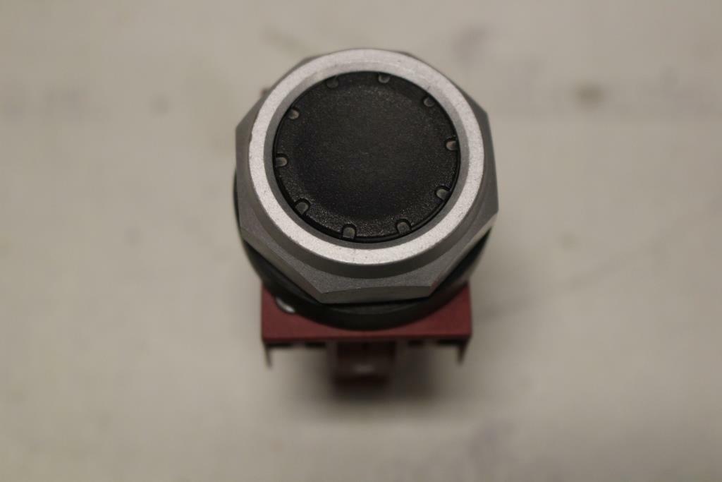 SIEMENS 3SB03-PFB Black Pushbutton with P30CB10 normally Open Contact