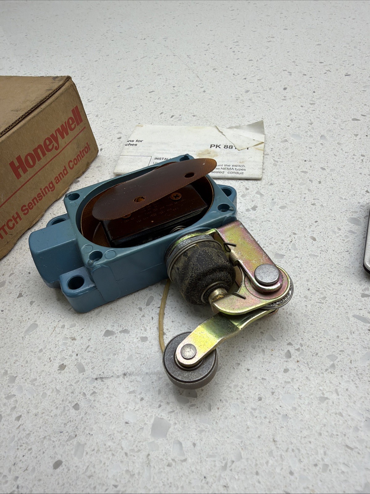 MICRO SWITCH BAF1-2RN2-LH 480VAC 20A NSMP
