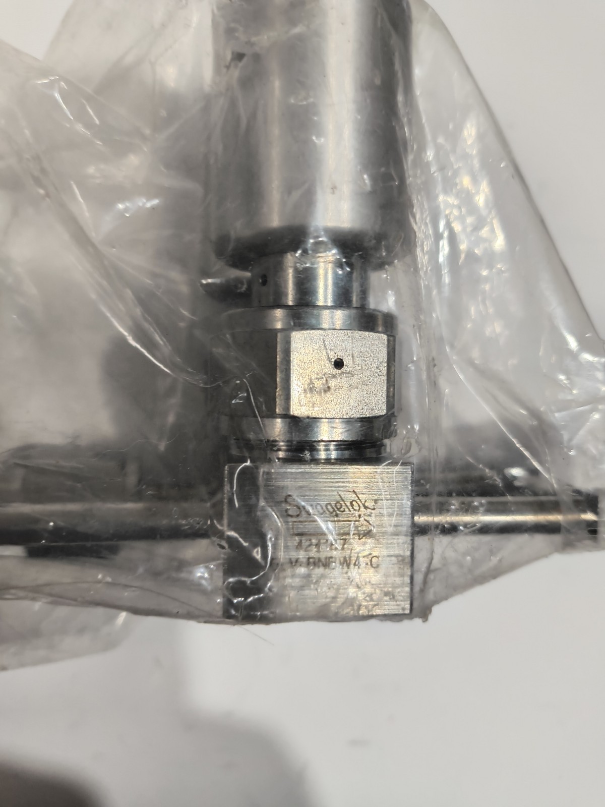 Swagelok 6LV-BNBW4-C High-Purity Bellows Valve Assembly – 1/4″ Tube Butt Weld