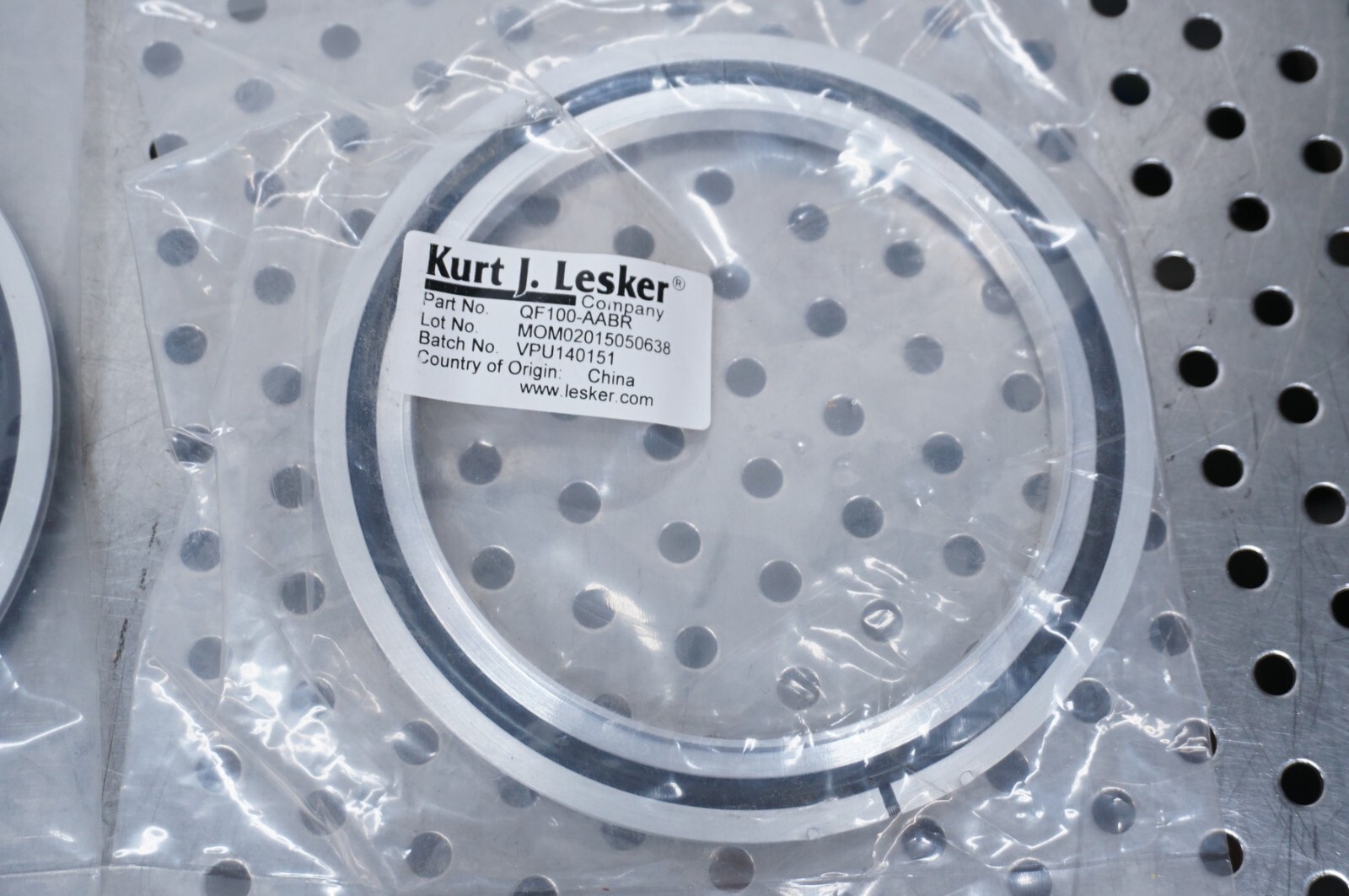 (Qty 2) KURT J LESKER QF100-AABR centering ring BUNA n, aluminum