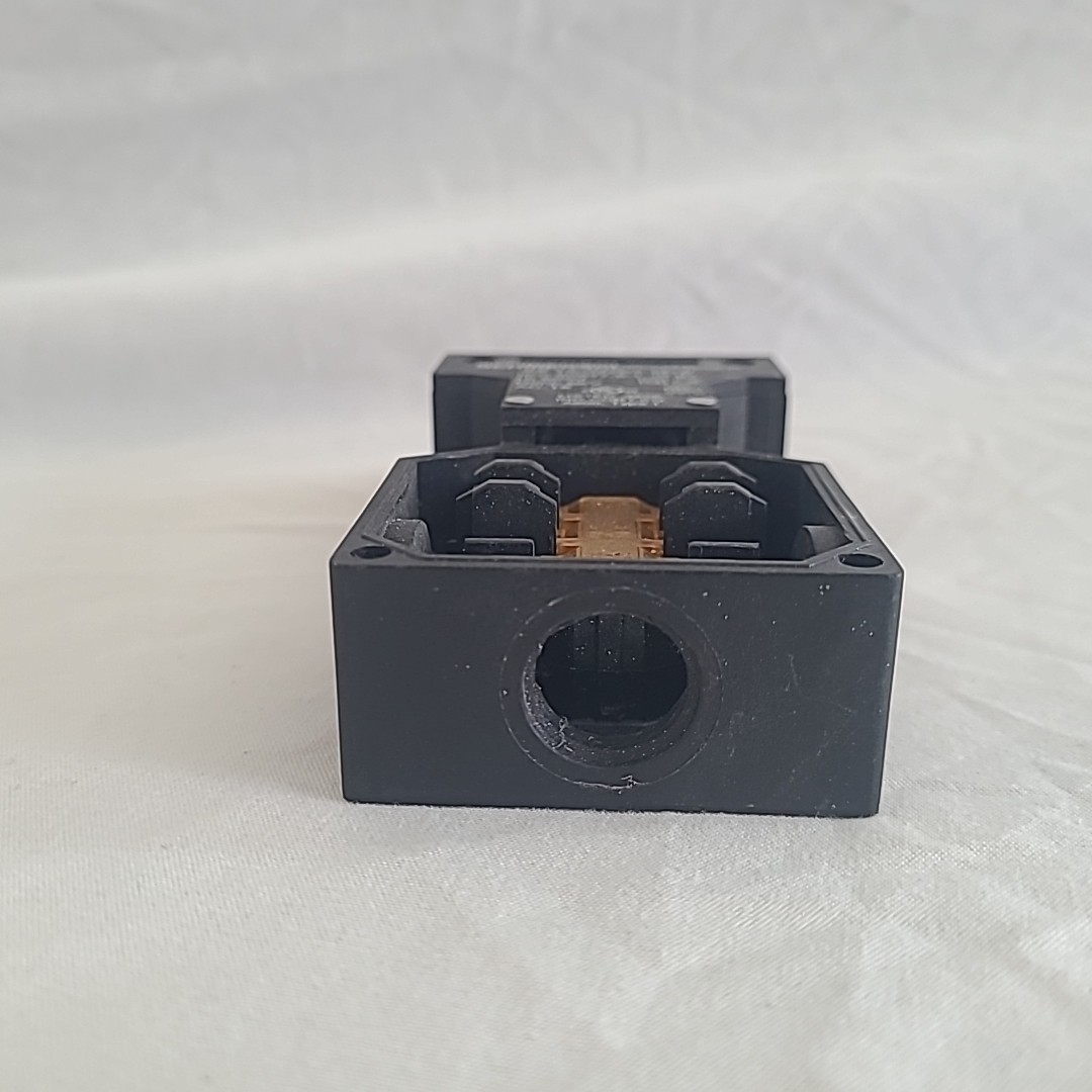 Schmersal AZ 16-02 ZVRK-M16 Interlock IEC 60947-5-1 IP 67 Ui 500V Uimp 6kV AC-15