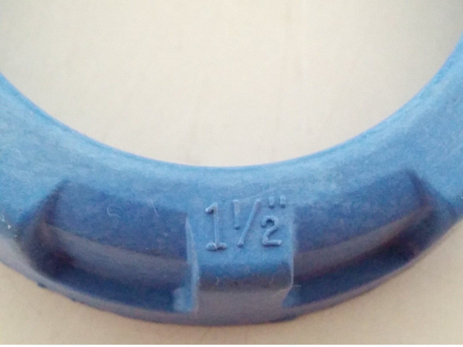 THOMAS & BETTS 226 INSULATING BUSHINGS, 1-1/2 INCH (LOT OF 4) NNB