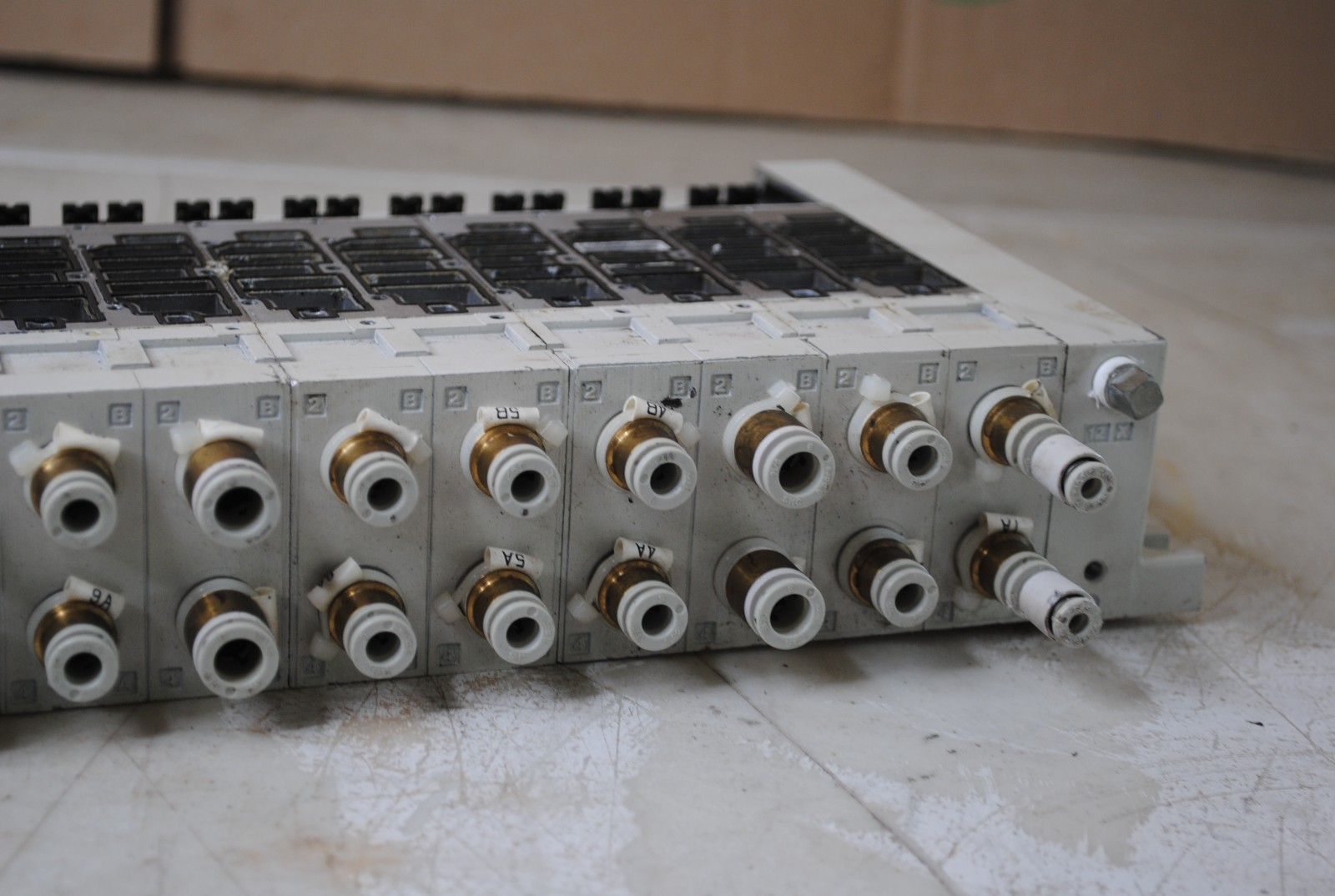 SMC Plug-In Manifold Used Working Condition Free Shipping